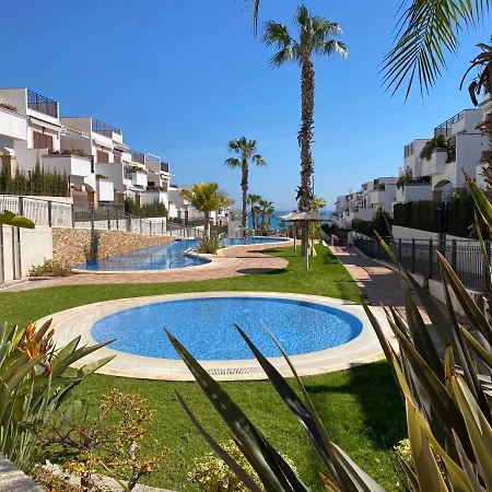 Impresionante Piso En Planta Baja Cerca Al Mar! Apartment *