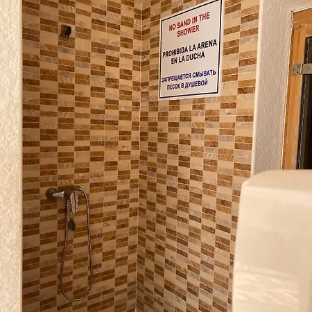 Impresionante Piso En Planta Baja Cerca Al Mar Apartmán