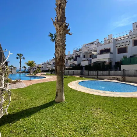Impresionante Piso En Planta Baja Cerca Al Mar! Apartmán